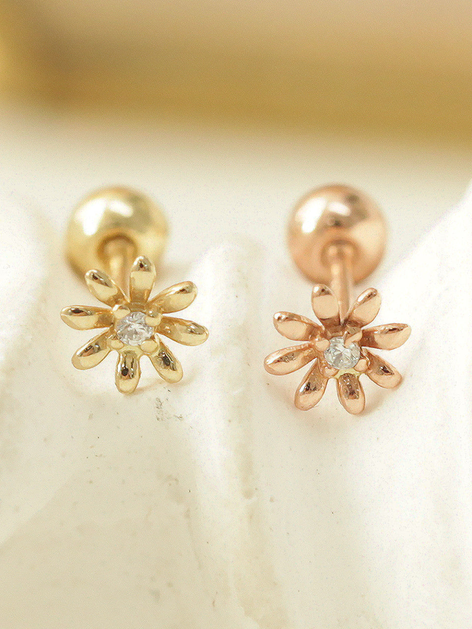 Petite Margurite Fleur Earrings