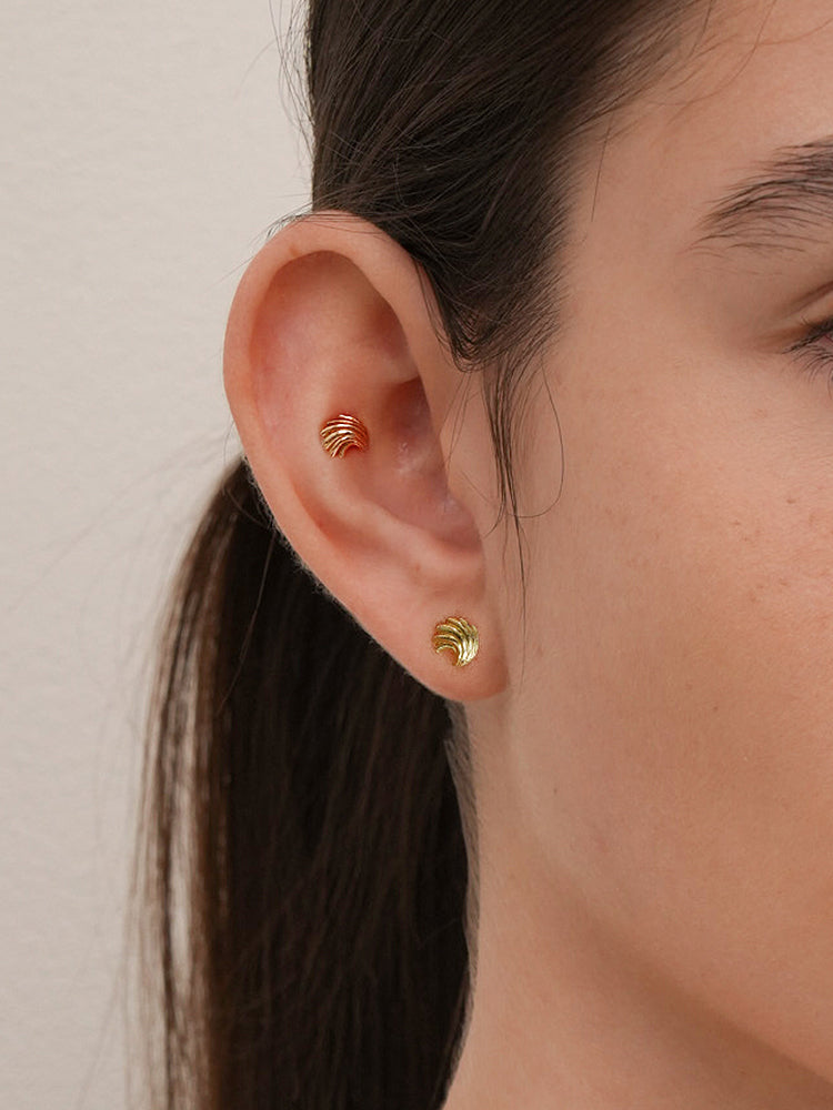 14K Solid Gold Bold Mini Shell Cartilage Earring 20G