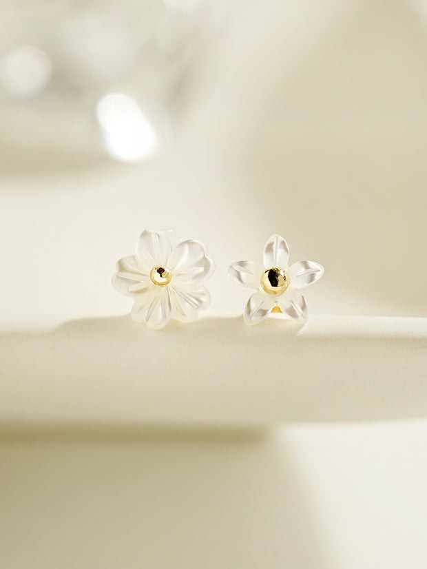 14K Gold Mother of pearl flower Cartilage Earring 20G