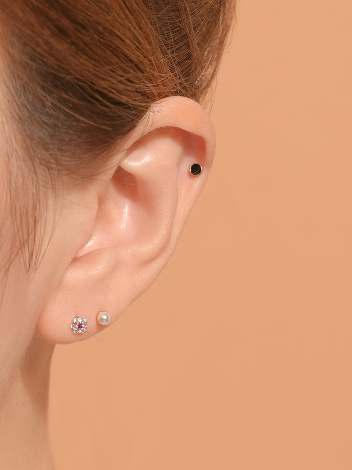 14K Solid Gold Harmony Flower Internally Threaded Labret Piercing 20G