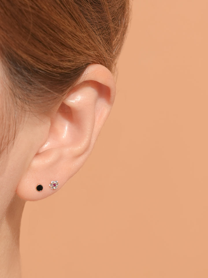 14K Solid Gold Harmony Flower Internally Threaded Labret Piercing 20G