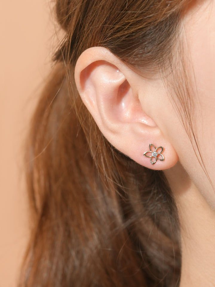 14K Solid Gold Moissanite Dia Olivia Flower Cartilage Earring 20G18G16G