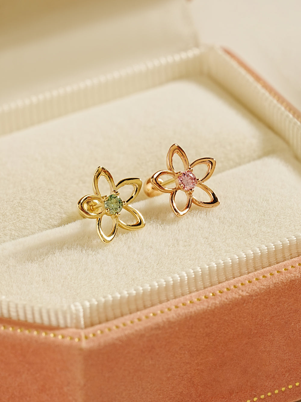 14K Solid Gold Moissanite Dia Olivia Flower Cartilage Earring 20G18G16G