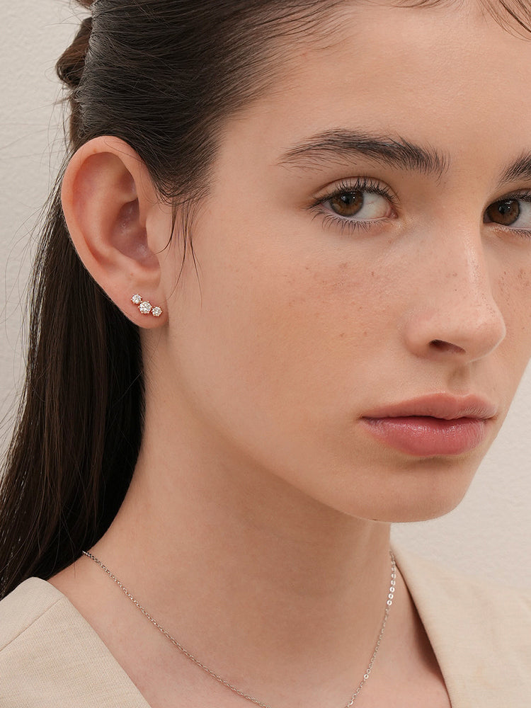 14K Solid Gold Lab Diamond Lumiere Internally Threaded Labret Piercing 20G