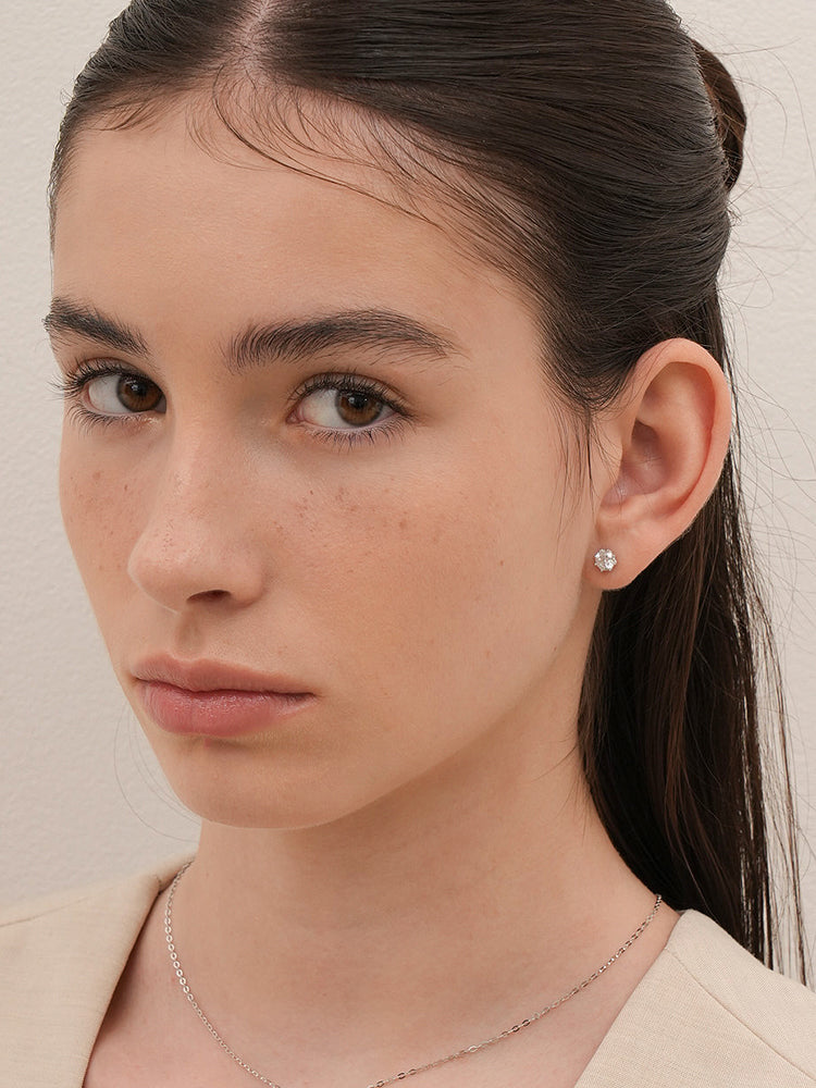 14K Solid Gold Lab Diamond Queen's Bloom Cartilage Earring 20G18G16G