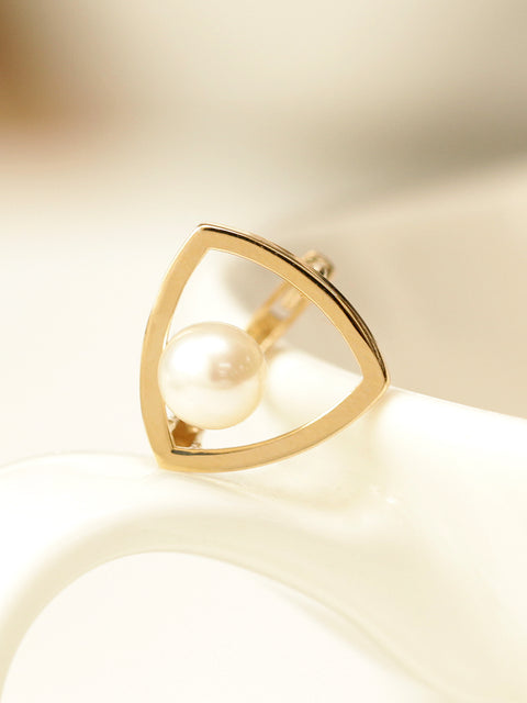 14K Gold Fresh Water Pearl Figure Conch Hoop Earring