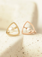 14K Gold Fresh Water Pearl Figure Conch Hoop Earring