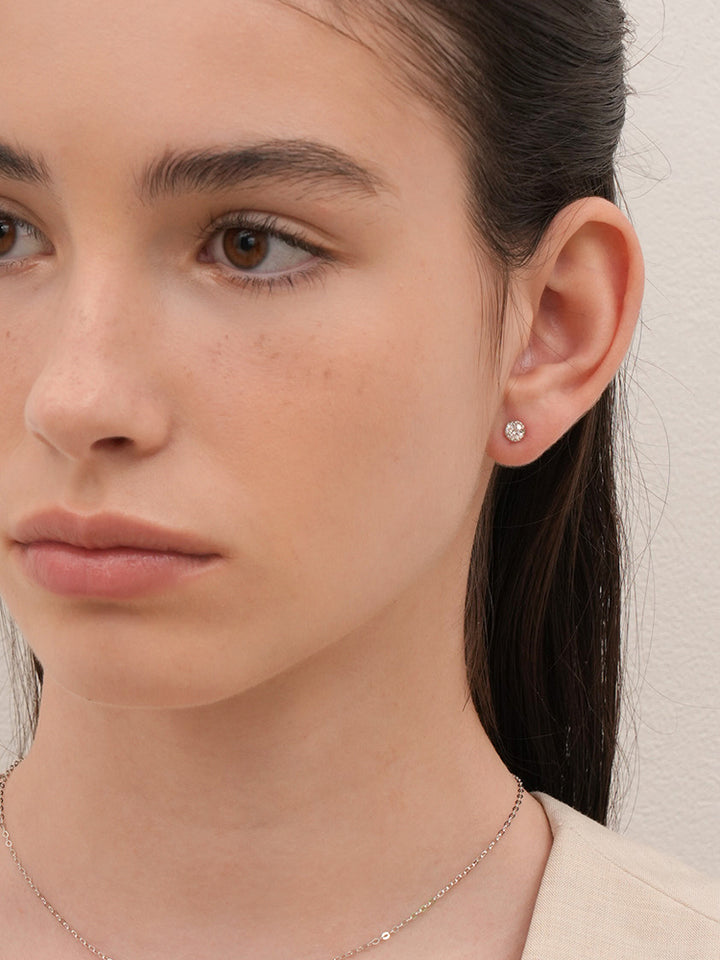 14K Solid Gold Lab Diamond Grace Internally Threaded Labret Piercing 20G