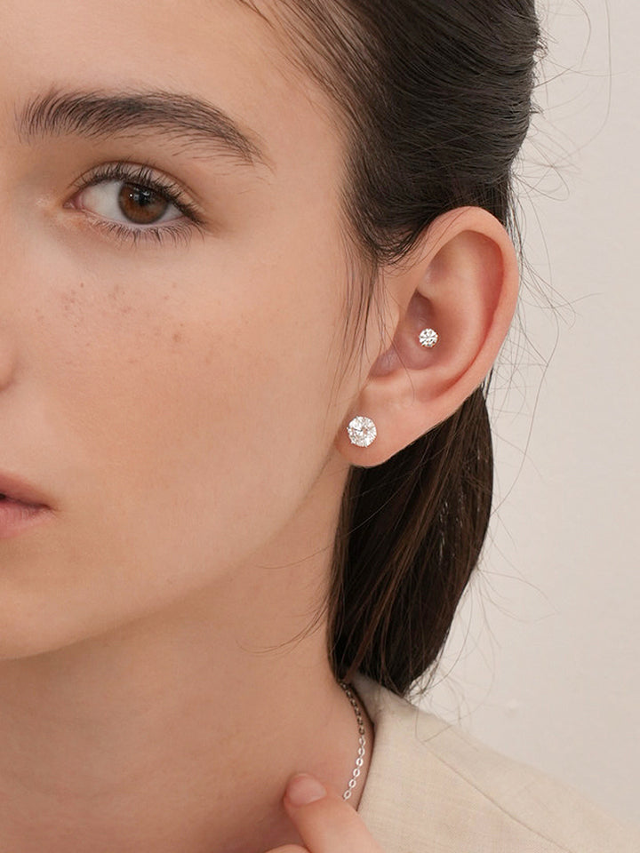 14K Solid Gold Lab Diamond Shine Classic Internally Threaded Labret Piercing 20G