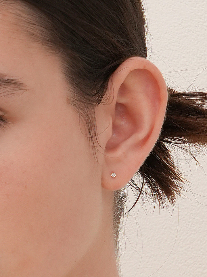 14K Solid Gold Lab Diamond Shine Classic Internally Threaded Labret Piercing 20G