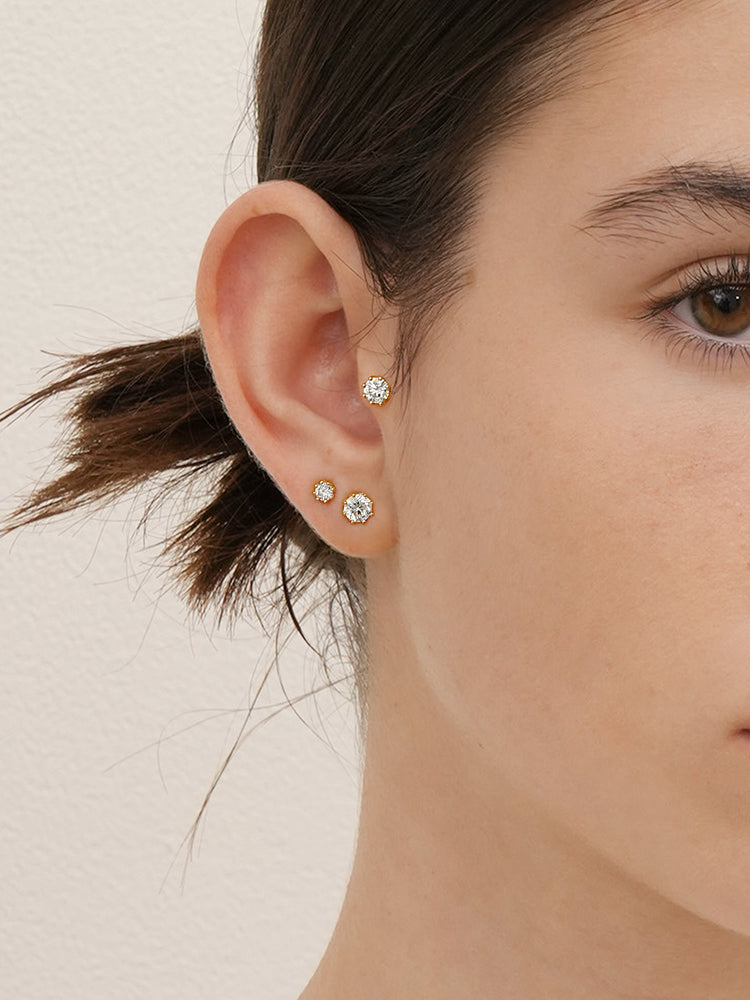 14K Solid Gold Lab Diamond Queen's Bloom Internally Threaded Labret Piercing 20G