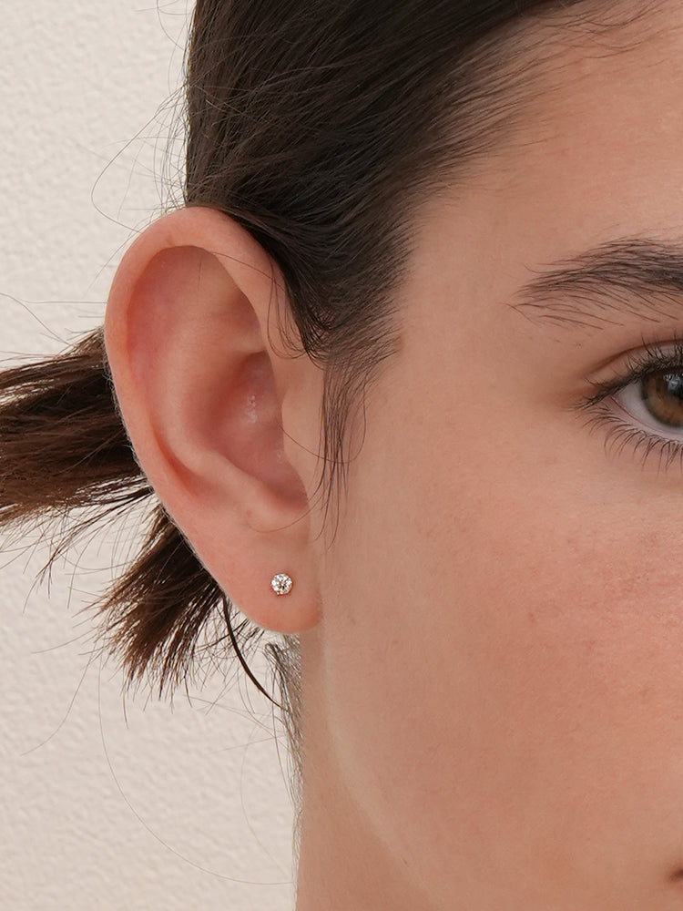 14K Solid Gold Lab Diamond Shine Classic Internally Threaded Labret Piercing 20G