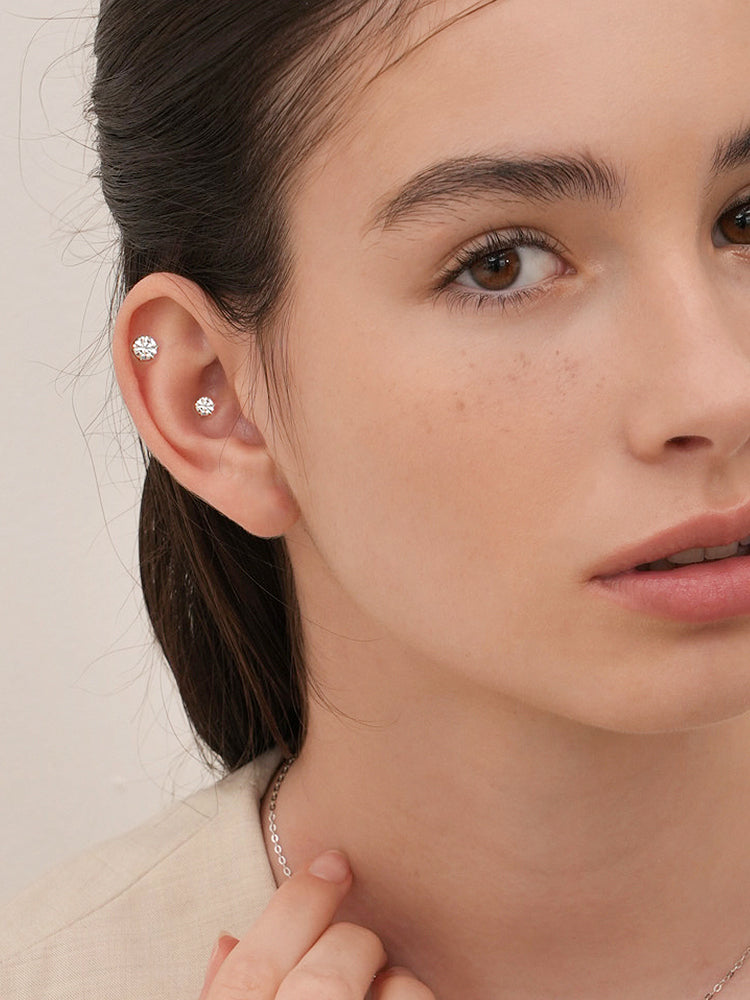 14K Solid Gold Lab Diamond Shine Classic Internally Threaded Labret Piercing 20G