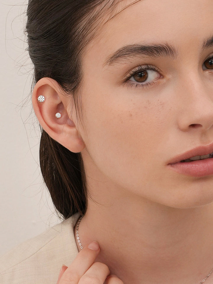 14K Solid Gold Lab Diamond Shine Classic Internally Threaded Labret Piercing 20G