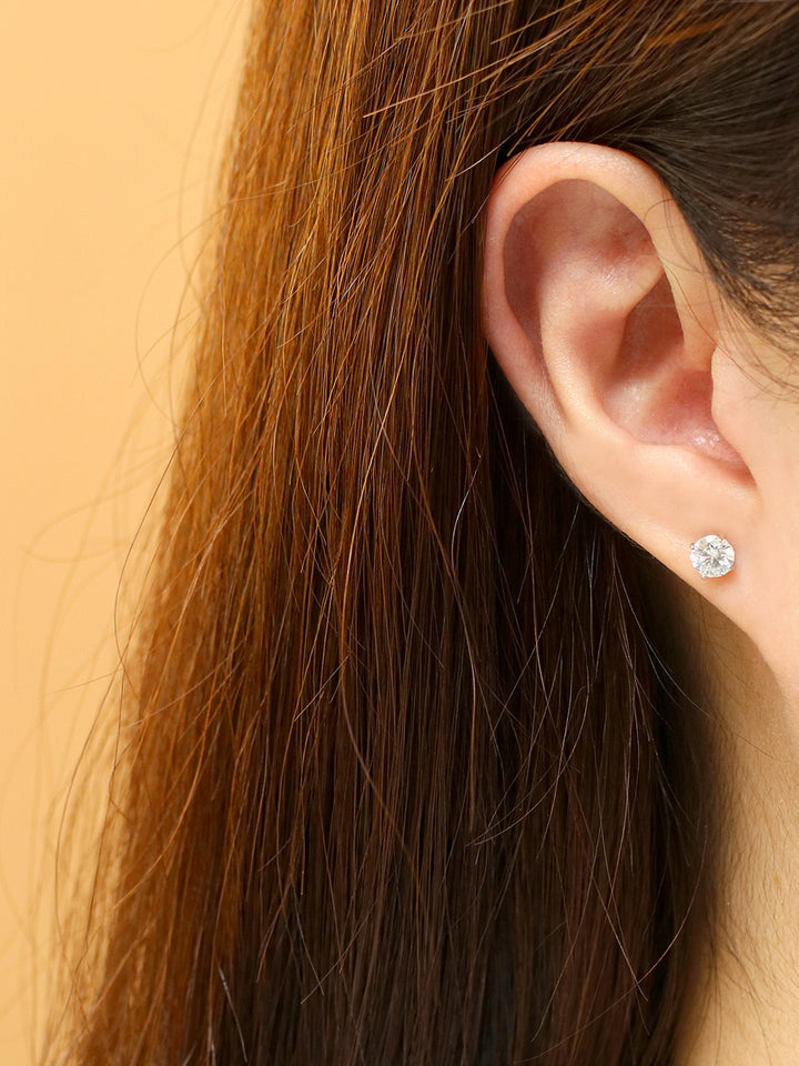 14K Gold 4 Pronged Moissanite Cartilage Earring 20G18G16G