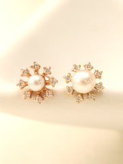 14K Gold Pearl Flower Cubic Cartilage Earring 20G18G16G