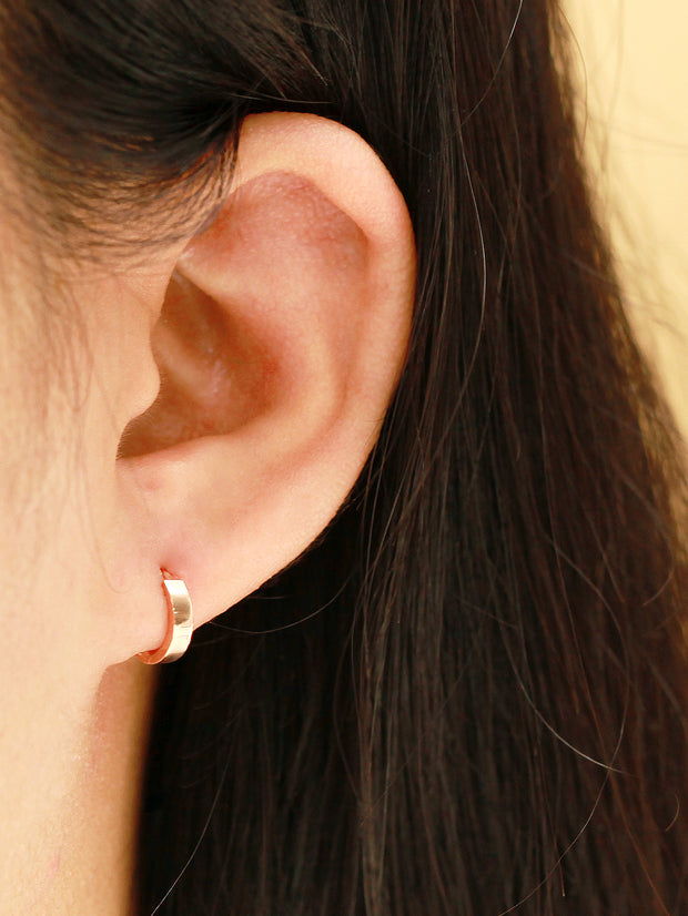 14K Gold Plain Bold Conch Hoop Earring