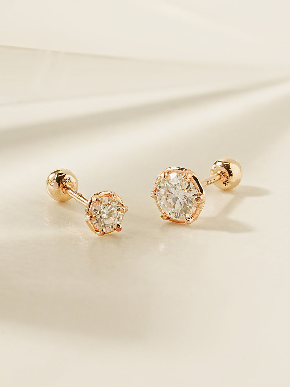 14K Gold Moissanite Imperial Dia Cartilage Earring 20G18G16G