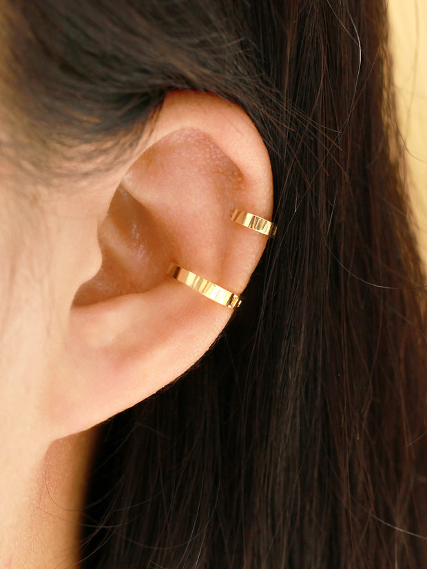 14K Gold Plain Bold Conch Hoop Earring