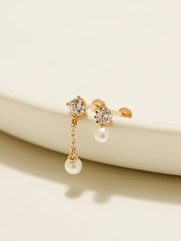 14K Gold Point Cubic Pearl Internally Threaded Labret Piercing 18G16G