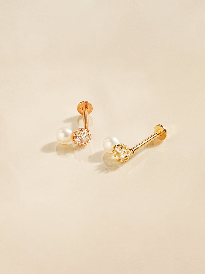 14K Gold Point Cubic Pearl Internally Threaded Labret Piercing 18G16G