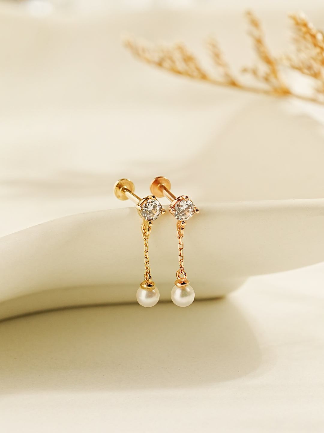 14K Gold Point Cubic Pearl Internally Threaded Labret Piercing 18G16G