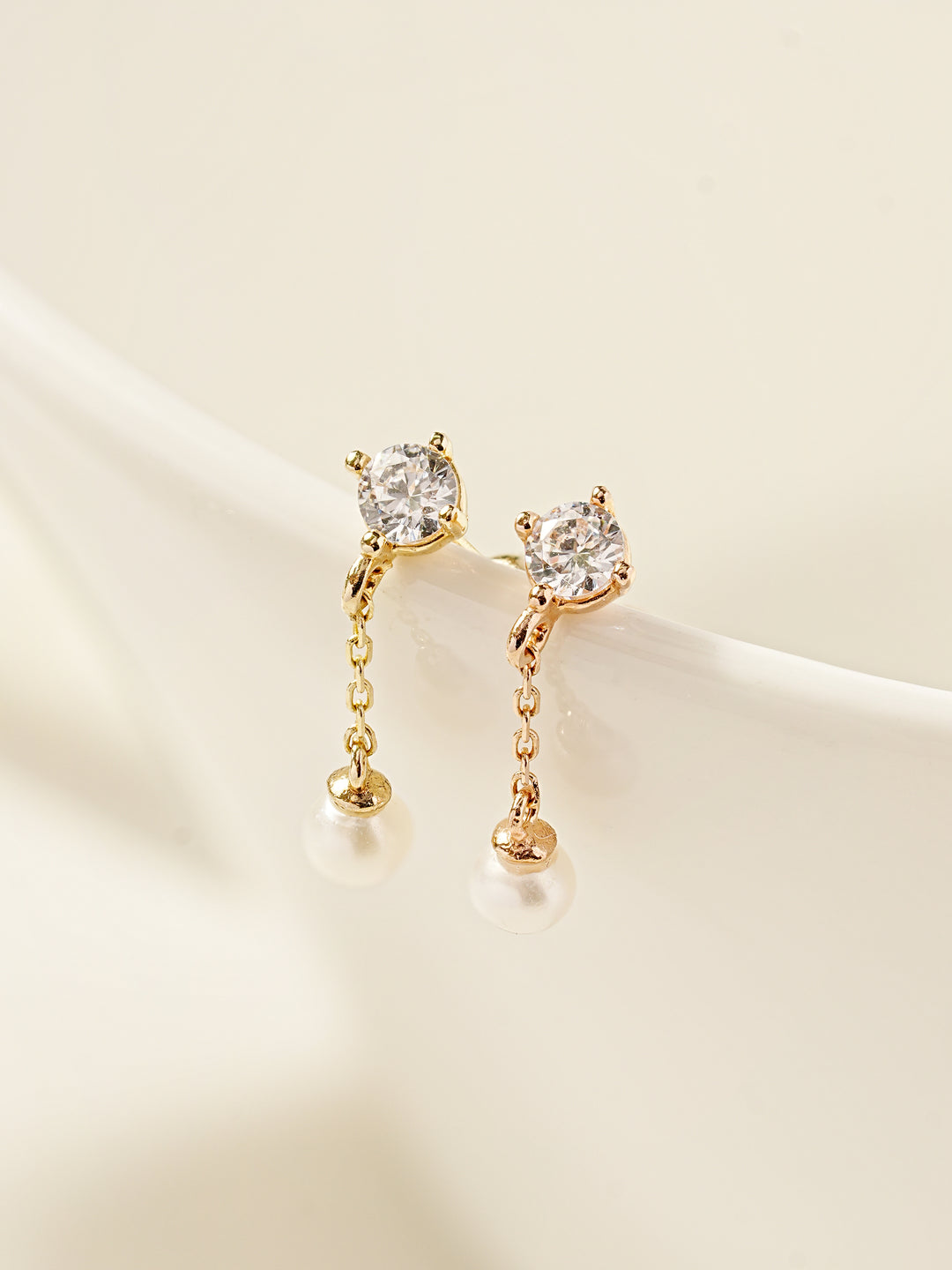 14K Gold Point Cubic Pearl Internally Threaded Labret Piercing 18G16G