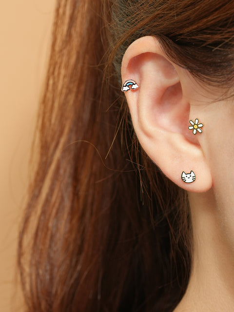 14K Gold Enamel Simple Daisy Cartilage Earring 20G