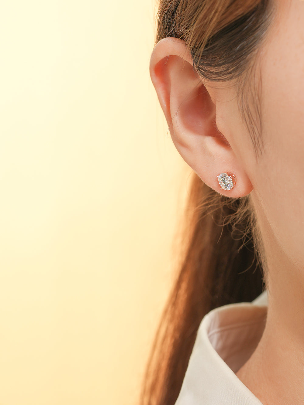 14K Gold 4 Pronged Moissanite Cartilage Earring 20G18G16G