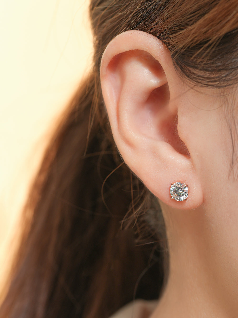 14K Gold 4 Pronged Moissanite Cartilage Earring 20G18G16G