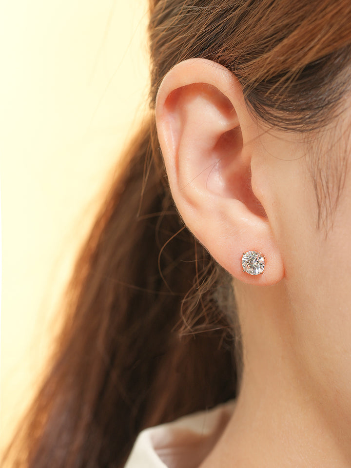 14K Gold 4 Pronged Moissanite Cartilage Earring 20G18G16G