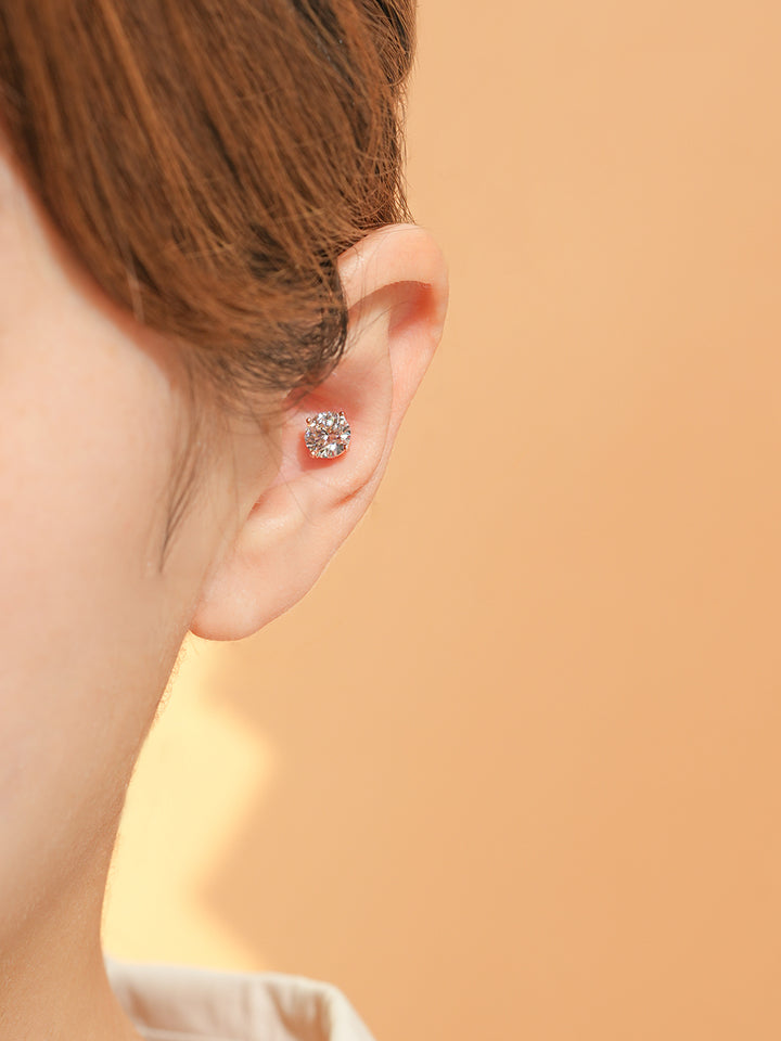 14K Gold 4 Pronged Moissanite Cartilage Earring 20G18G16G