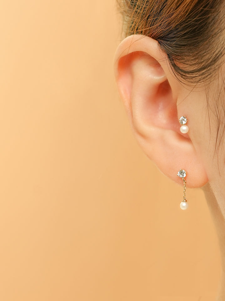 14K Gold Point Cubic Pearl Internally Threaded Labret Piercing 18G16G