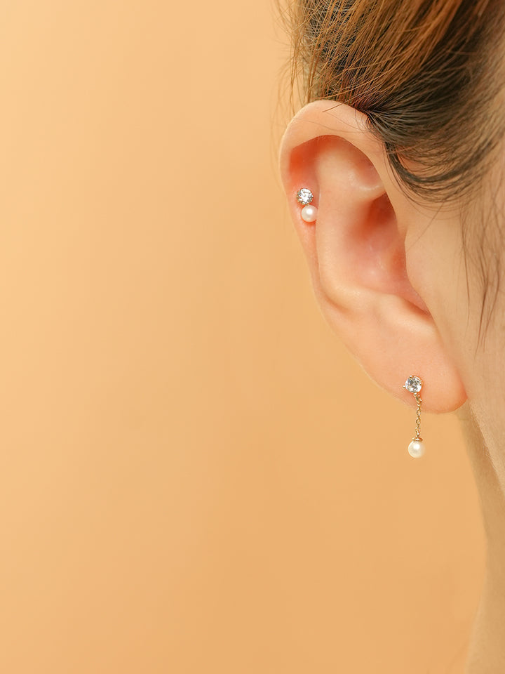 14K Gold Point Cubic Pearl Internally Threaded Labret Piercing 18G16G