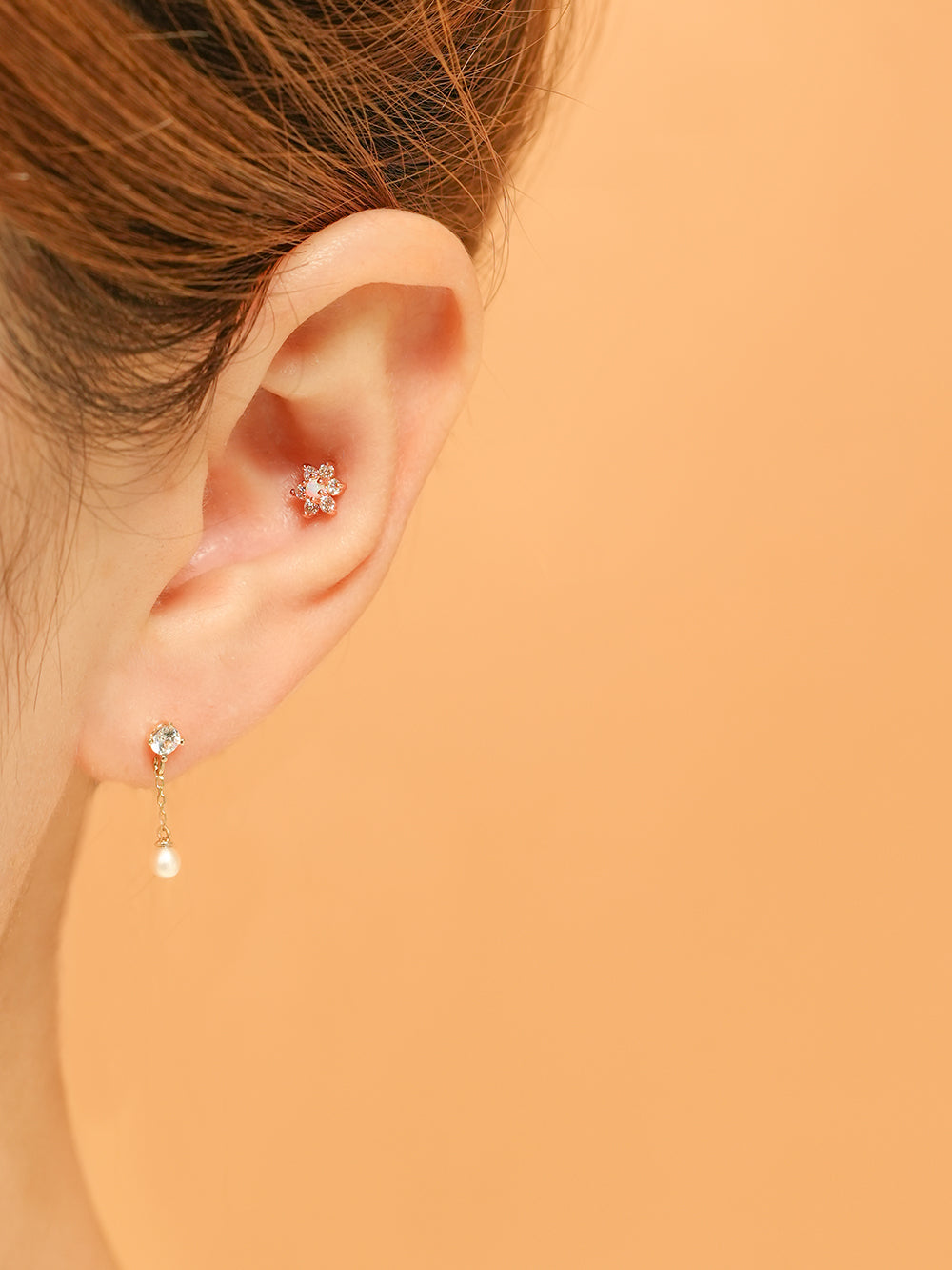 14K Gold Point Cubic Pearl Internally Threaded Labret Piercing 18G16G