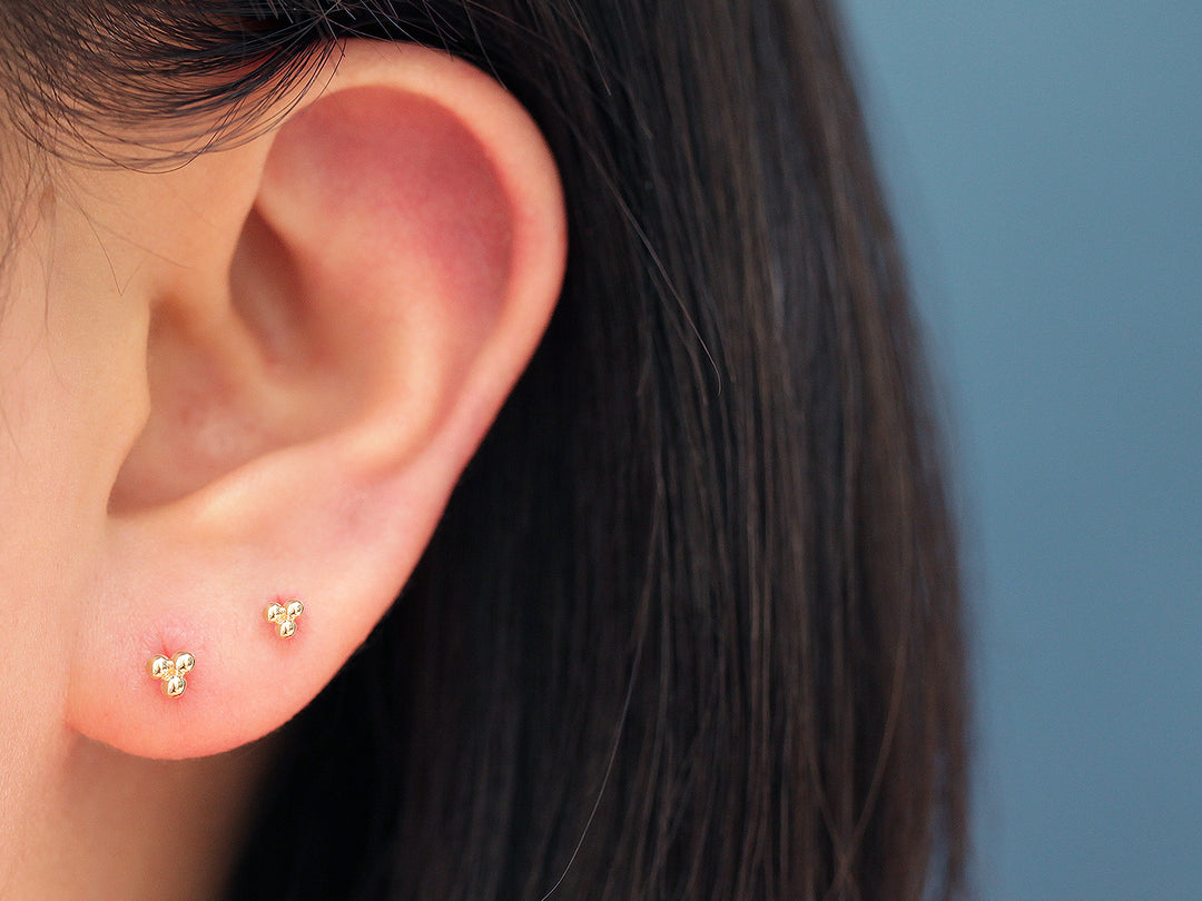 14K gold Triangle Ball cartilage earring 20g