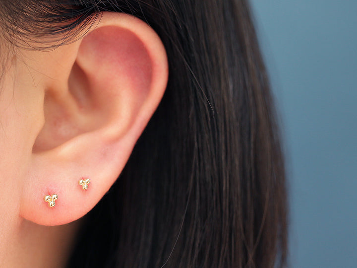 14K gold Triangle Ball cartilage earring 20g