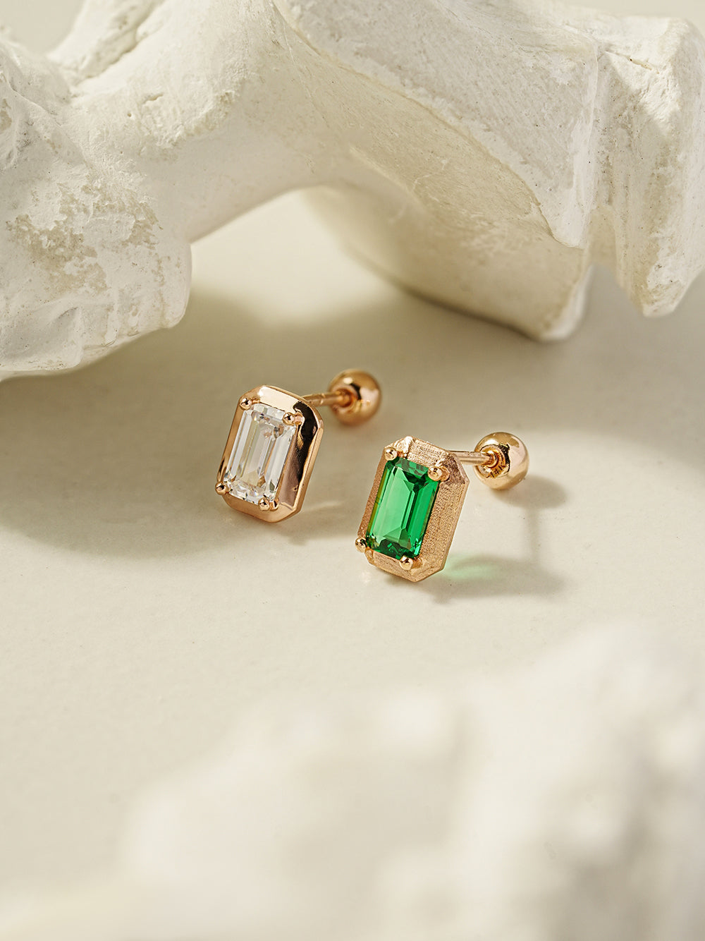 14K Gold Antique Baguette Cubic Cartilage Earring 20G18G16G