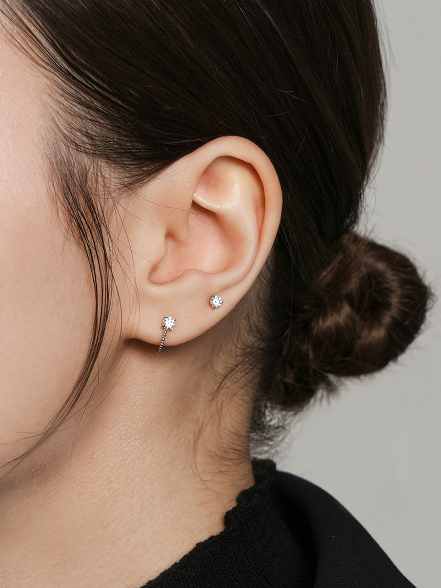 14K Gold 3 Pronged Moissanite Internally Threaded Labret Piercing 20G18G16