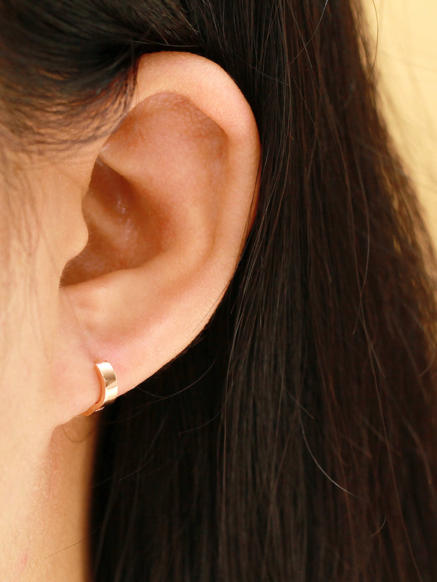 14K Gold Plain Bold Conch Hoop Earring