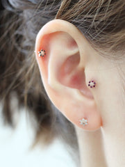 14K Gold Mini Flower Cartilage Earring 18g16g