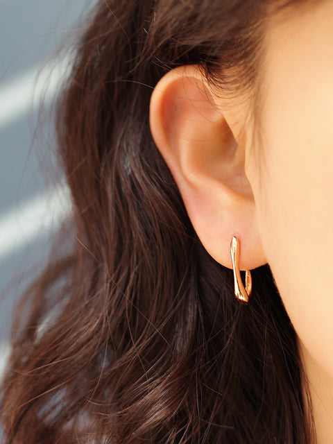 14K Gold Bold Line Cartilage Earring 20G18G