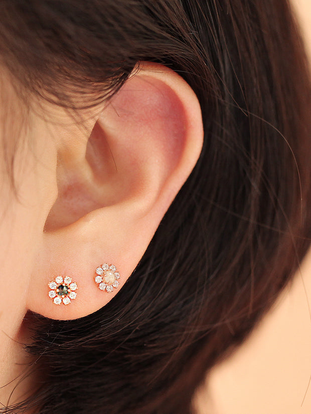 14K gold Daisy Rough Diamond cartilage earring 20g