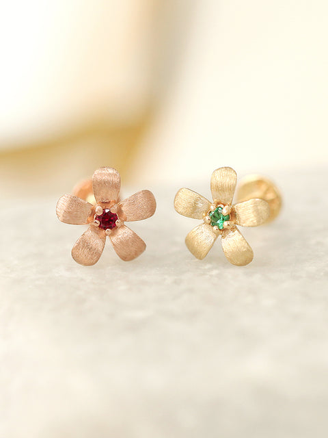 14K Gold Point Flower Labret Piercing 18G16G