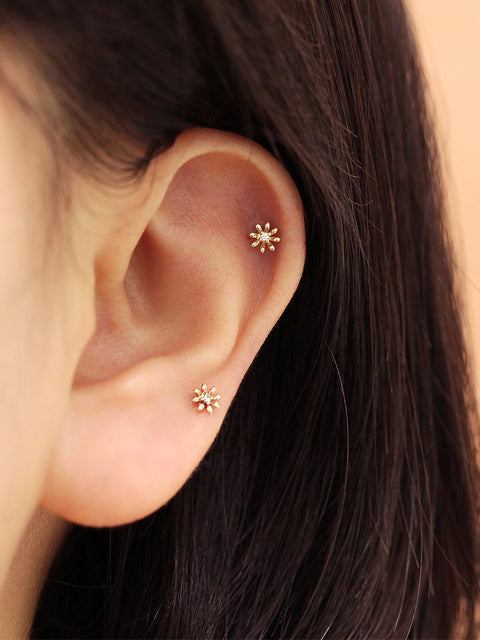 14K gold Mini Marguerite cartilage earring 20g