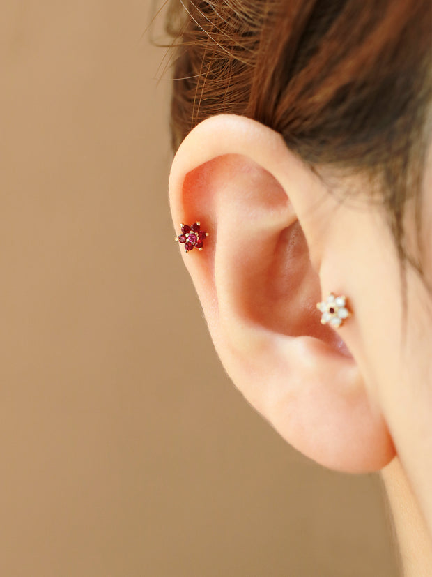 14K gold Lovely Flower Cartilage Earring - M 18g16g