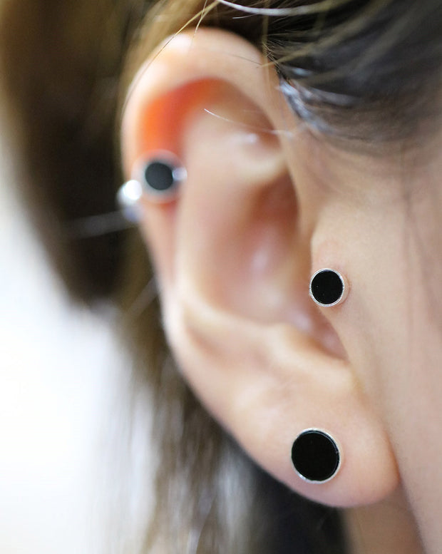925 Silver Onyx cartilage earring 16g