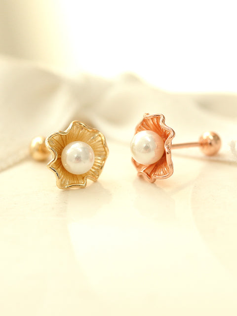 14K gold Clam with Pearls cartilage earring 20g