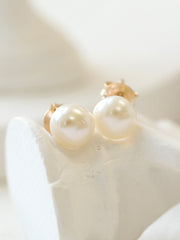 14K Gold Nature fresh water pearl cartilage earring