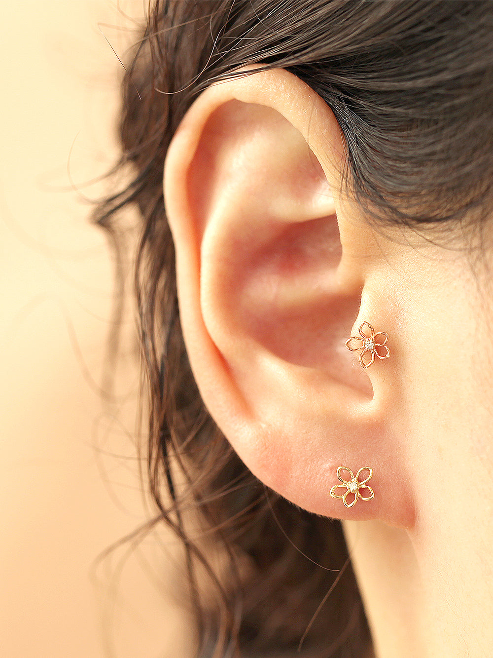Cubic Daisy 14K gold Point Cubic Daisy cartilage earring 20g – MinimalBijoux